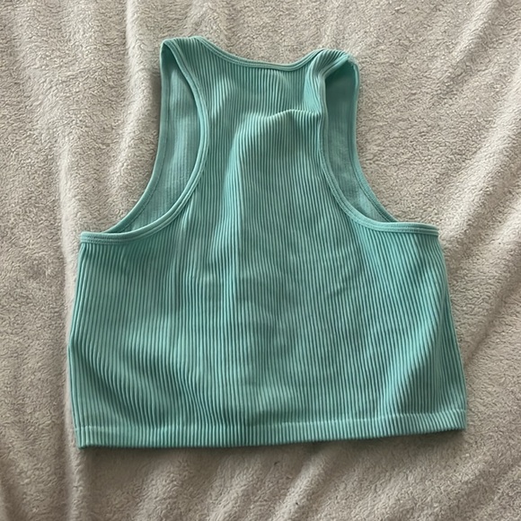 Athletic Cropped tank top - Picture 2 of 3